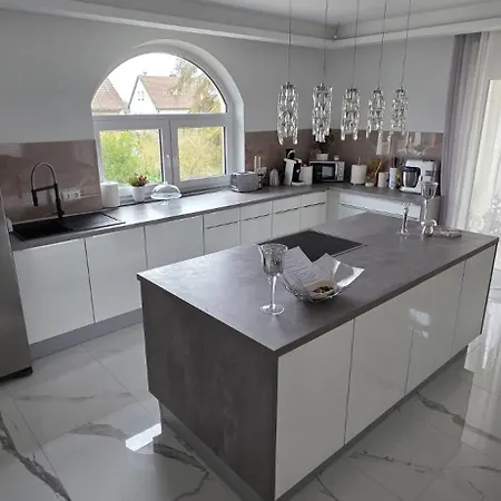 Exklusives 115 M Designer Kamin Spa-bad Balkon Lounge Apartament Fürth
